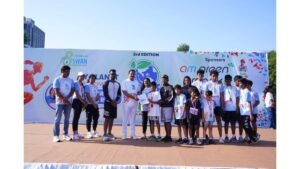 In-a-significant-show-of-civic-responsibility-the-students-and-staff-of-Sreenidhi-International-School-presented-a-petition-advocating-for-improved-road-hygiene-and-cleanliness-during-the-Ozone-R