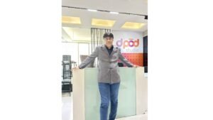 img-Podium-Square-Group